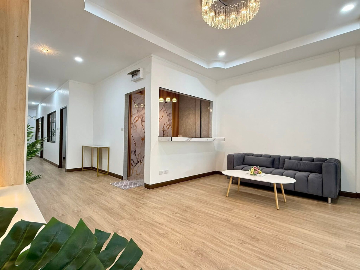 ทาวน์เฮ้าส์ หนองใหญ่ 1 / 2 ห้องนอน (ขาย), Townhouse Nong Yai 1 / 2 Bedrooms (FOR SALE) BEWN017