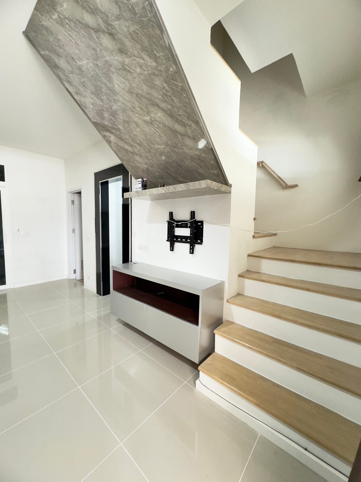 ทาวน์โฮม คาซ่า วอเตอร์ไซต์ พระราม 5 / 3 ห้องนอน (ขาย), Casa Waterside Rama 5 / Townhome 3 Bedrooms (FOR SALE) AOM008