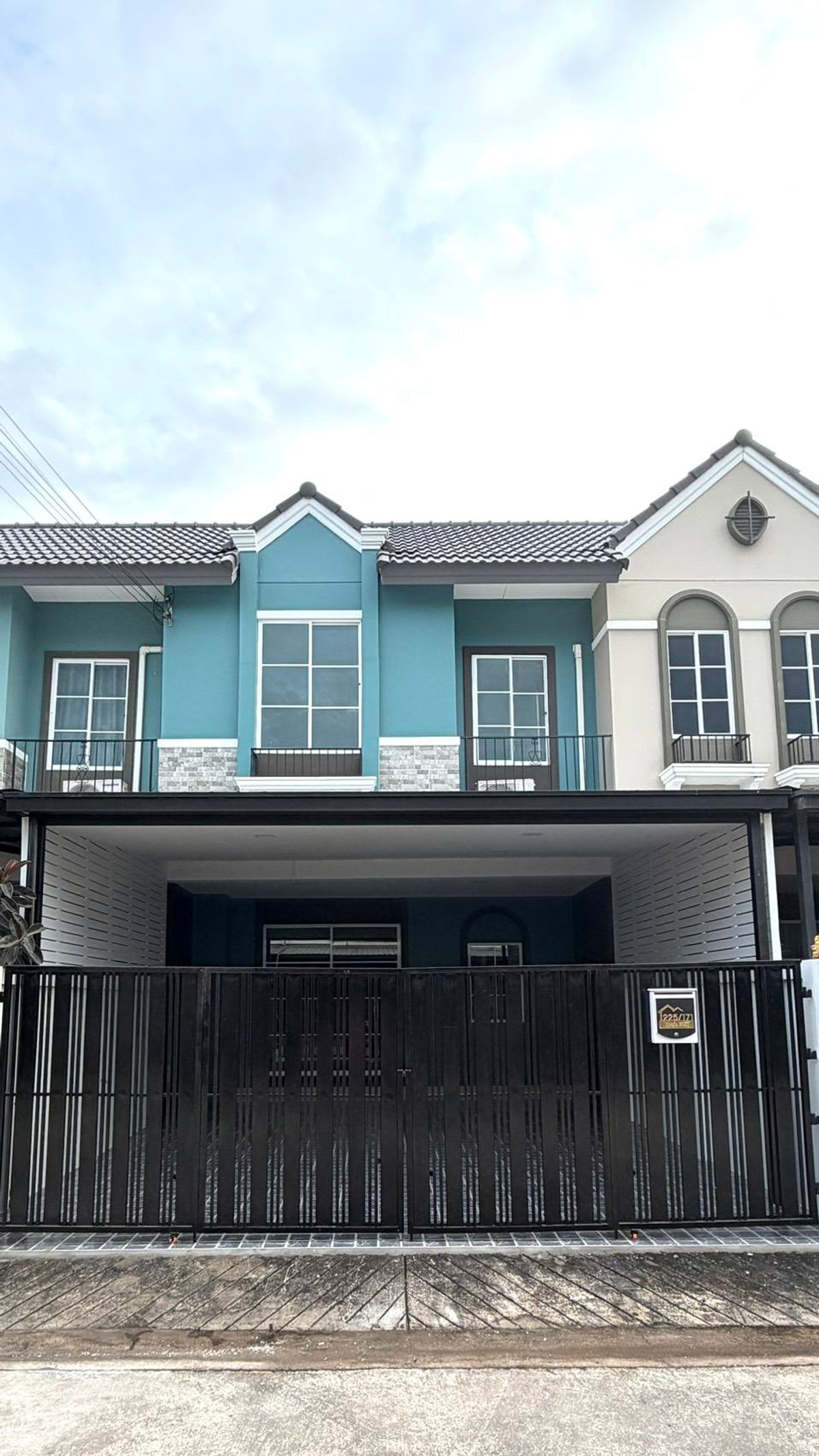 ทาวน์โฮม เดอะ มิกซ์ ชาเล่ต์ / 3 ห้องนอน (ขาย), The Mix Chalet / Townhome 3 Bedrooms (FOR SALE) BEWN034