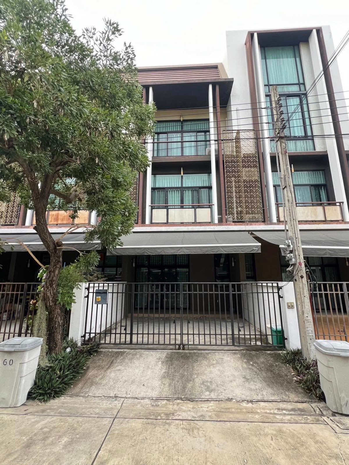 ทาวน์โฮม ฟลอรา วงศ์สว่าง / 3 ห้องนอน (ให้เช่า), Flora Wongsawang / Townhome 3 Bedrooms (FOR RENT) FRUNC008