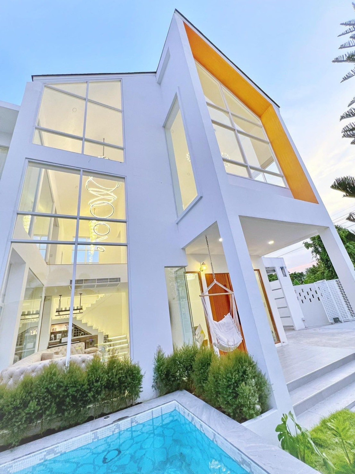บ้านหรู หลังใหญ่ พร้อมสระว่ายน้ำ ✨ บ้านเดี่ยว ราชพฤกษ์ ซอยบางกร่าง 63/1 / 5 ห้องนอน (ขาย), Detached House Ratchaphruek Soi Bang Krang 63/1 / 5 Bedrooms (FOR SALE) AOM022