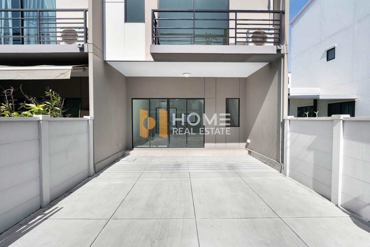 🏡✨ หลังมุมติดถนนเมน! สภาพใหม่กริบ ราคาดีที่สุดในโครงการ 💥 ทาวน์โฮม บ้านกลางเมือง ปิ่นเกล้า - จรัญ / 3 ห้องนอน (ขาย), Baan Klang Muang Pinklao - Charan / Townhome 3 Bedrooms (FOR SALE) BALL215