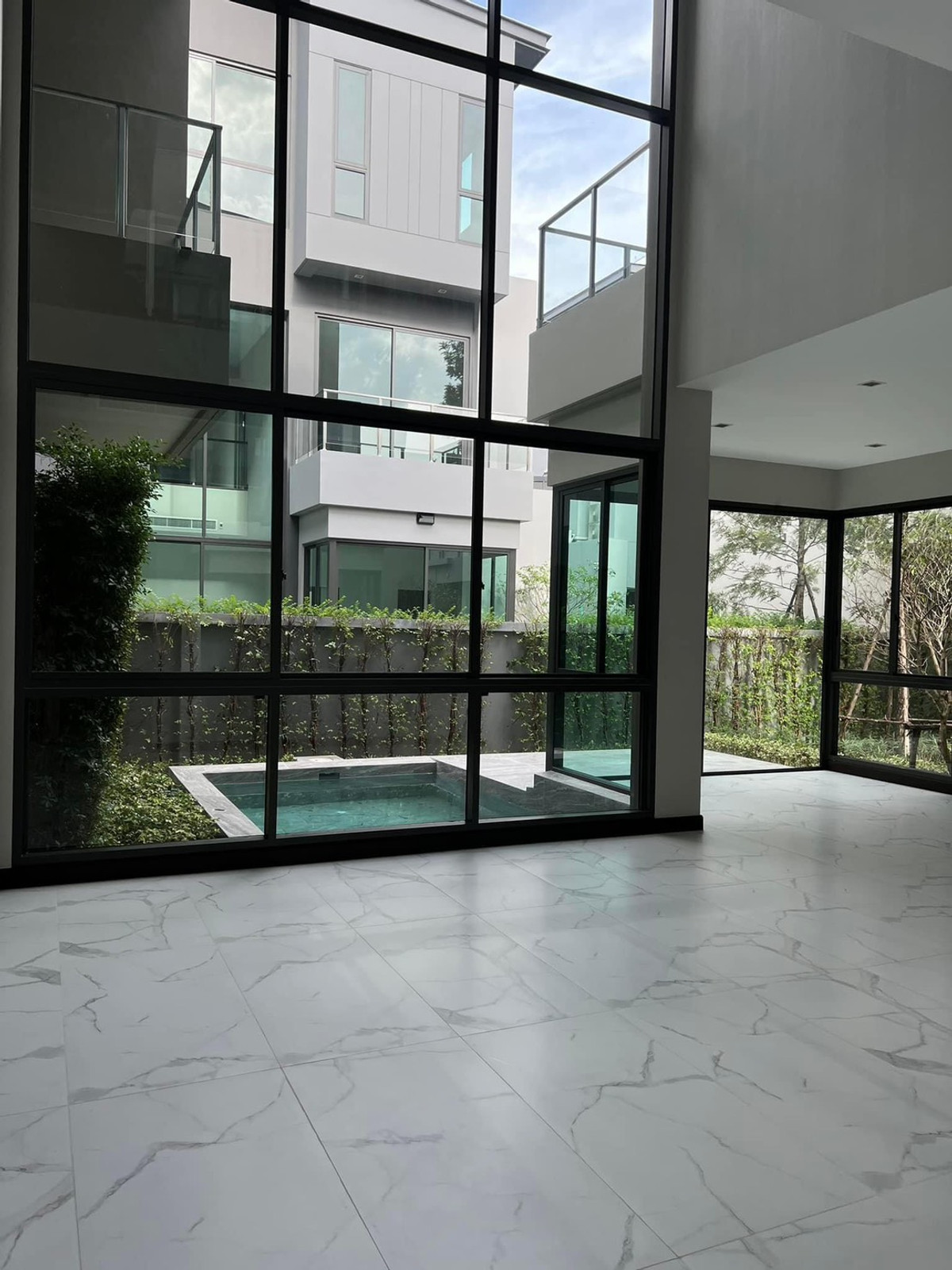 แกรนด์ บางกอก บูเลอวาร์ด ราชพฤกษ์ - พระราม 5 / 4 ห้องนอน (ขาย), Grand Bangkok Boulevard Ratchaphruek - Rama 5 / 4 Bedrooms (FOR SALE) AOM037