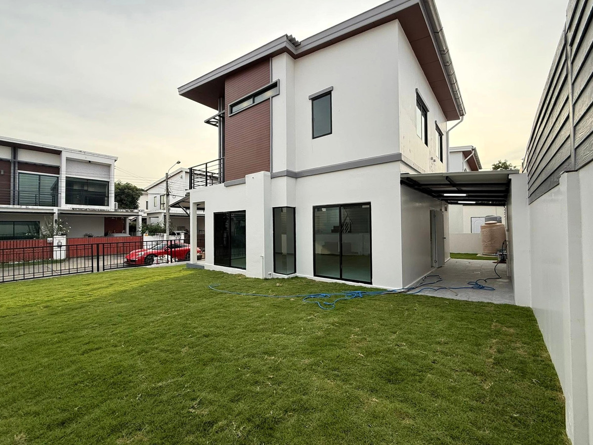 เนื้อที่เยอะ สนามหญ้ารอบบ้าน 🌳 วี ทู อ่อนนุช - พระราม 9 / 3 ห้องนอน (ขาย), We 2 Onnut - Rama 9 / 3 Bedrooms (FOR SALE) POON123