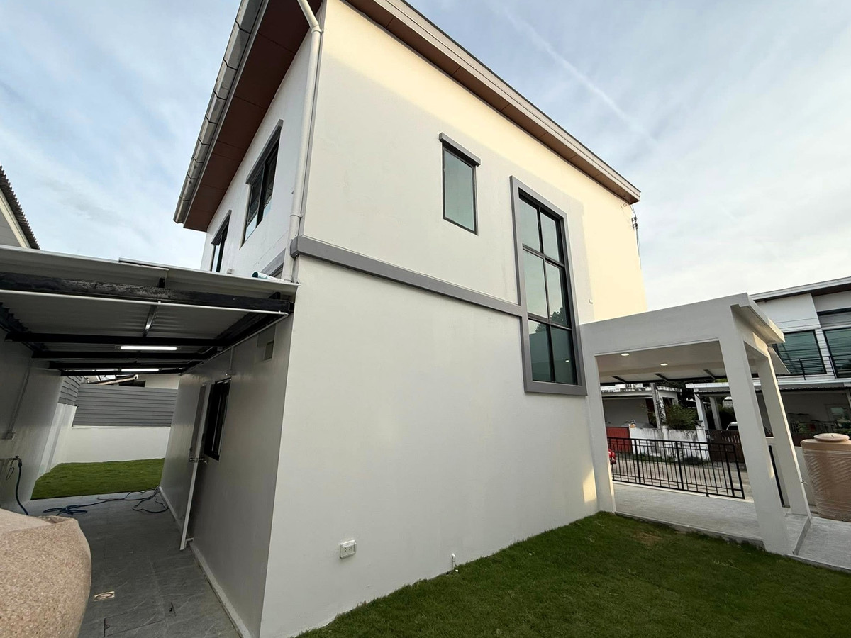 เนื้อที่เยอะ สนามหญ้ารอบบ้าน 🌳 วี ทู อ่อนนุช - พระราม 9 / 3 ห้องนอน (ขาย), We 2 Onnut - Rama 9 / 3 Bedrooms (FOR SALE) POON123