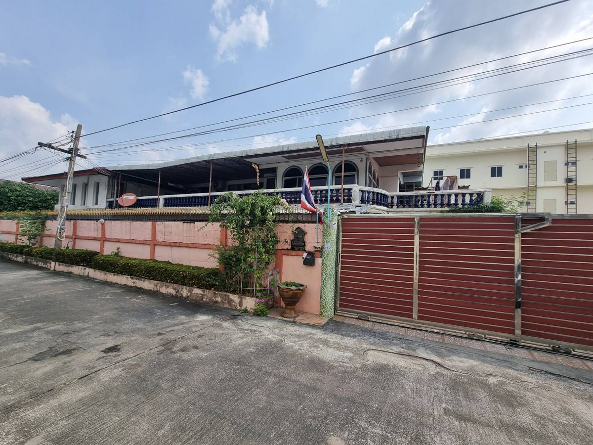 บ้านเดี่ยวเพชรเกษม 78 / 8 ห้องนอน (ขาย), Single house Phetkasem 78 / 8 Bedrooms (FOR SALE) AOM040