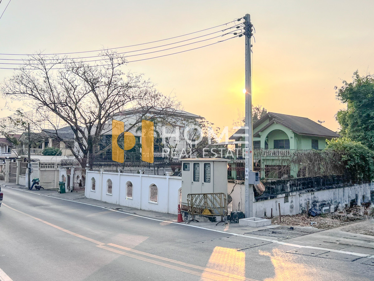 บ้านเดี่ยว พร้อมที่ดิน ซอย ลาซาล 23 / 2 ห้องนอน (ขาย), Single house with land, Soi Lasalle 23 / 2 Bedrooms (FOR SALE) G008