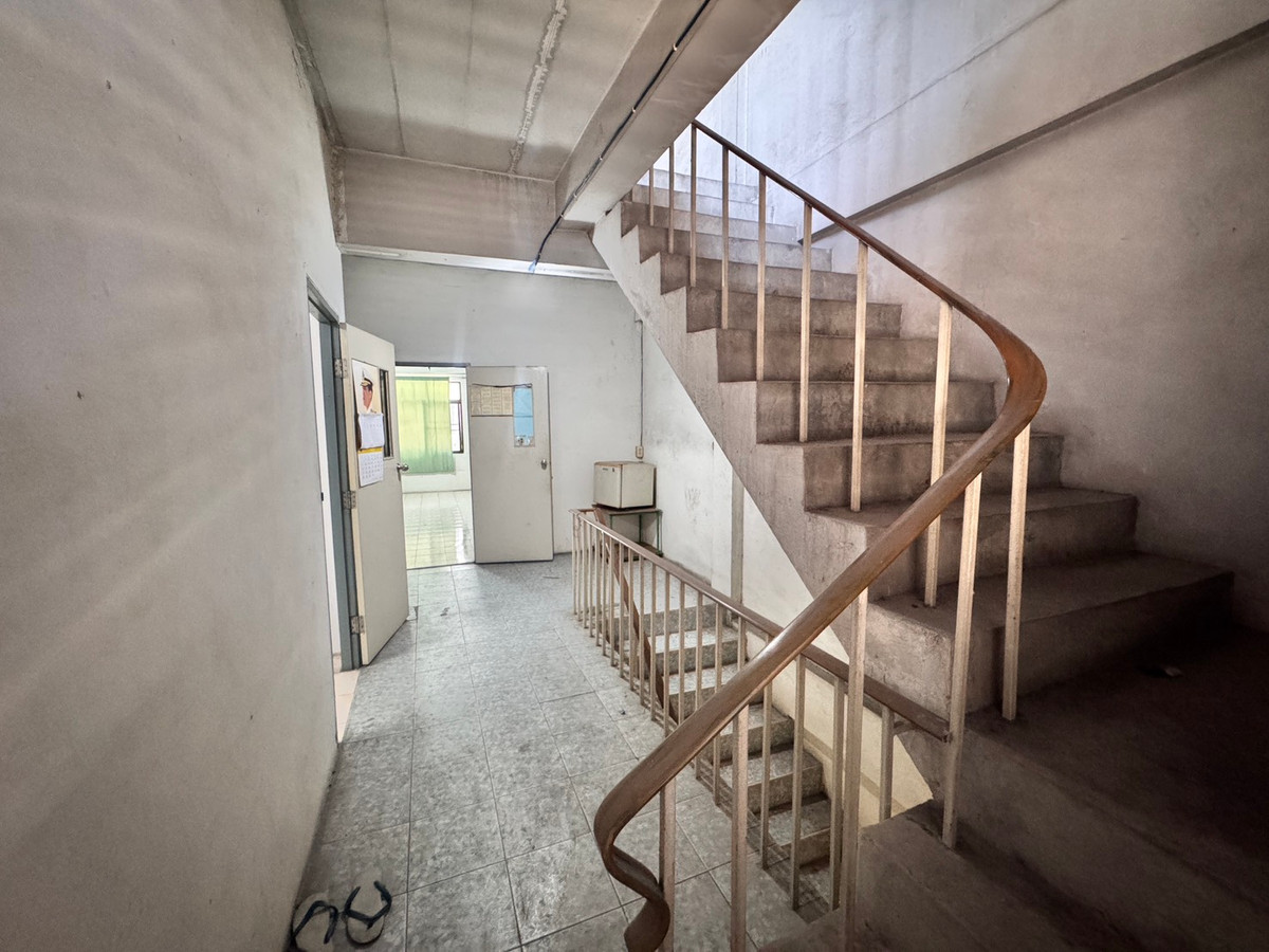 อาคารพาณิช 3 คูหา ถ.สุขุมวิท ต.ทุ่งสุขลา อ.ศรีราชา ชลบุรี / 3 ชั้น (ขาย), Commercial building, Sukhumvit Rd, Thung Sukla Sub, Si Racha Dist, Chonburi / 3 - Storey (FOR SALE) YEAN102