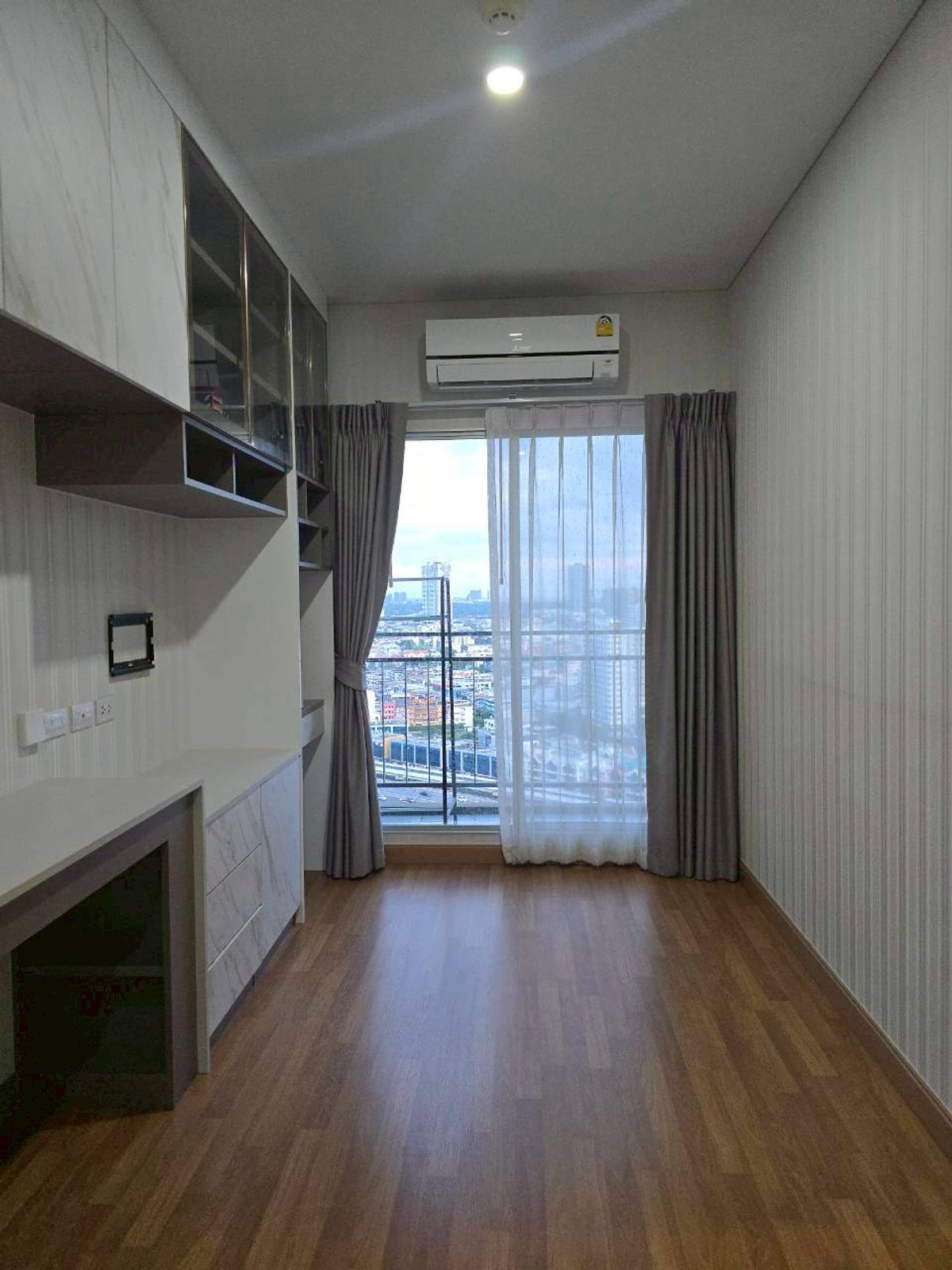 Lumpini Place Ratchada - Sathu / 1 Bedroom (SALE WITH TENENT), ลุมพินี เพลส รัชดา - สาธุ / 1 ห้องนอน (ขายพร้อมผู้เช่า) LD026