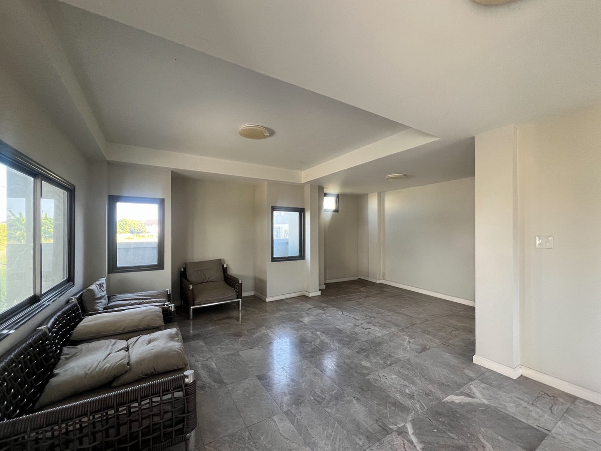 ร่มฤดี ร่มเกล้า 25/5 / 6 ห้องนอน (ขาย), Romrudee Romklao 25/5 / 6 Bedrooms (FOR SALE) BZD110