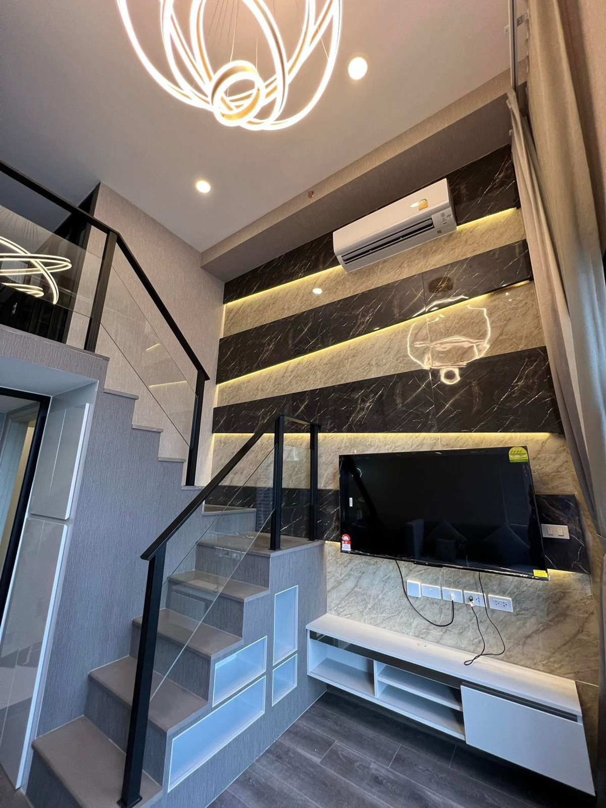 KnightsBridge Space - Ratchayothin / Duplex 1 Bed (SALE WITH TENENT), ไนท์บริดจ์ สเปซ รัชโยธิน / 1 ห้องนอนดูเพล็กซ์ (ขายพร้อมผู้เช่า) PINP187