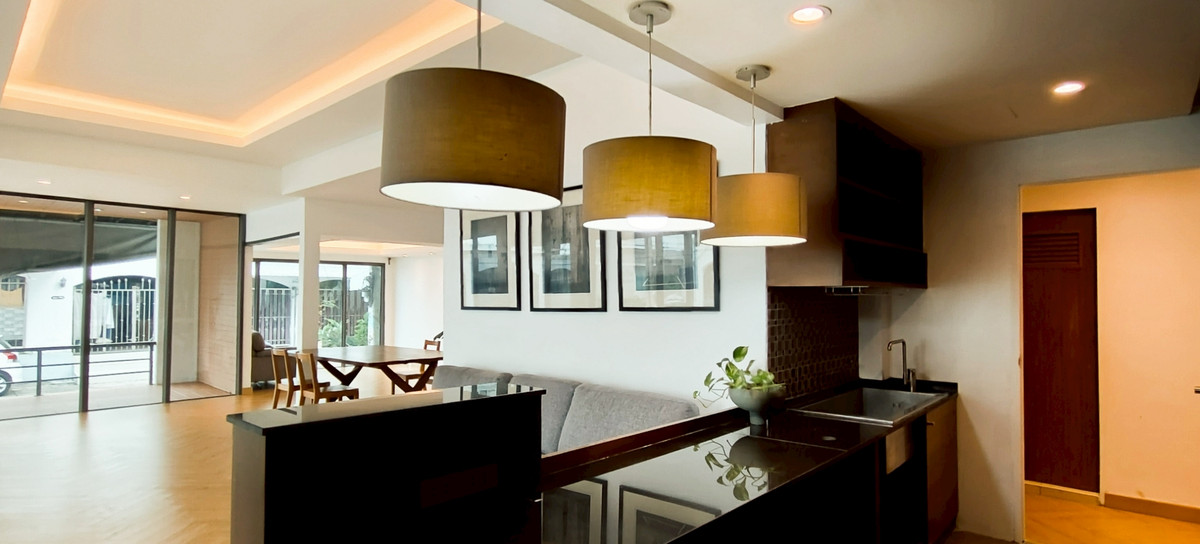 ทาวน์โฮม พระราม 9 ซอย 11 / 3 ห้องนอน (ขาย), Townhome Rama 9 Soi 11 / 3 Bedrooms (FOR SALE) BZD141