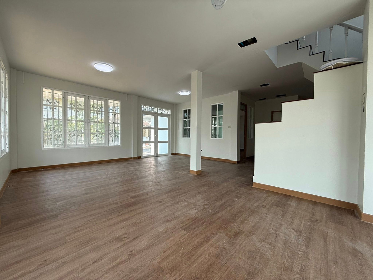 หมู่บ้านอาภากร 1 / 4 ห้องนอน (ขาย), Apakorn Village 1 / 4 Bedrooms (FOR SALE) AOM067