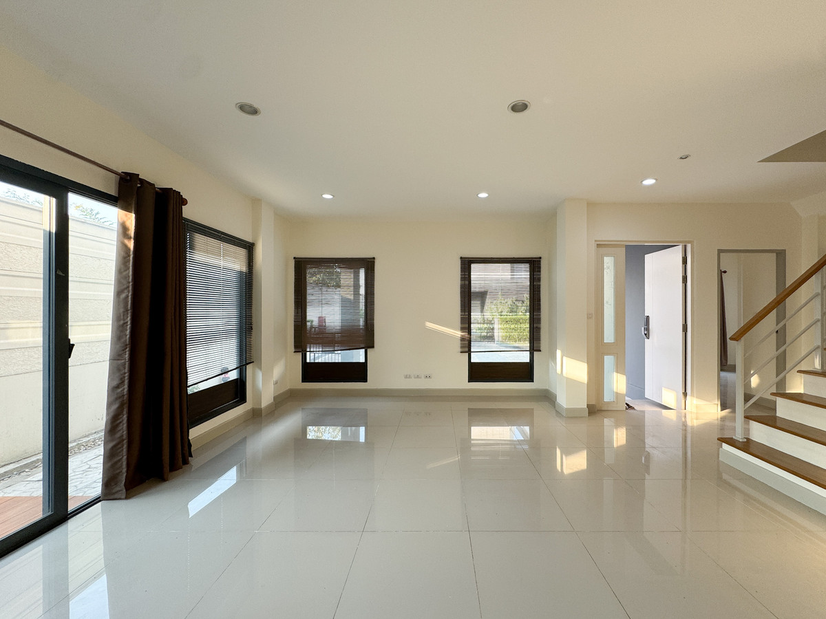 ราคาพิเศษถึงสิ้นปีนี้ บ้านแฝด 3 ชั้น งบ 7 ล้านบาท 🔥 บ้านกลางเมือง เดอะ อิดิชั่น พระราม 9 - พัฒนาการ / 4 ห้องนอน (ขายพร้อมผู้เช่า), Baan Klang Muang The Edition Rama 9 - Pattanakarn / 4 Bedrooms (SALE WITH TENANT) FON102