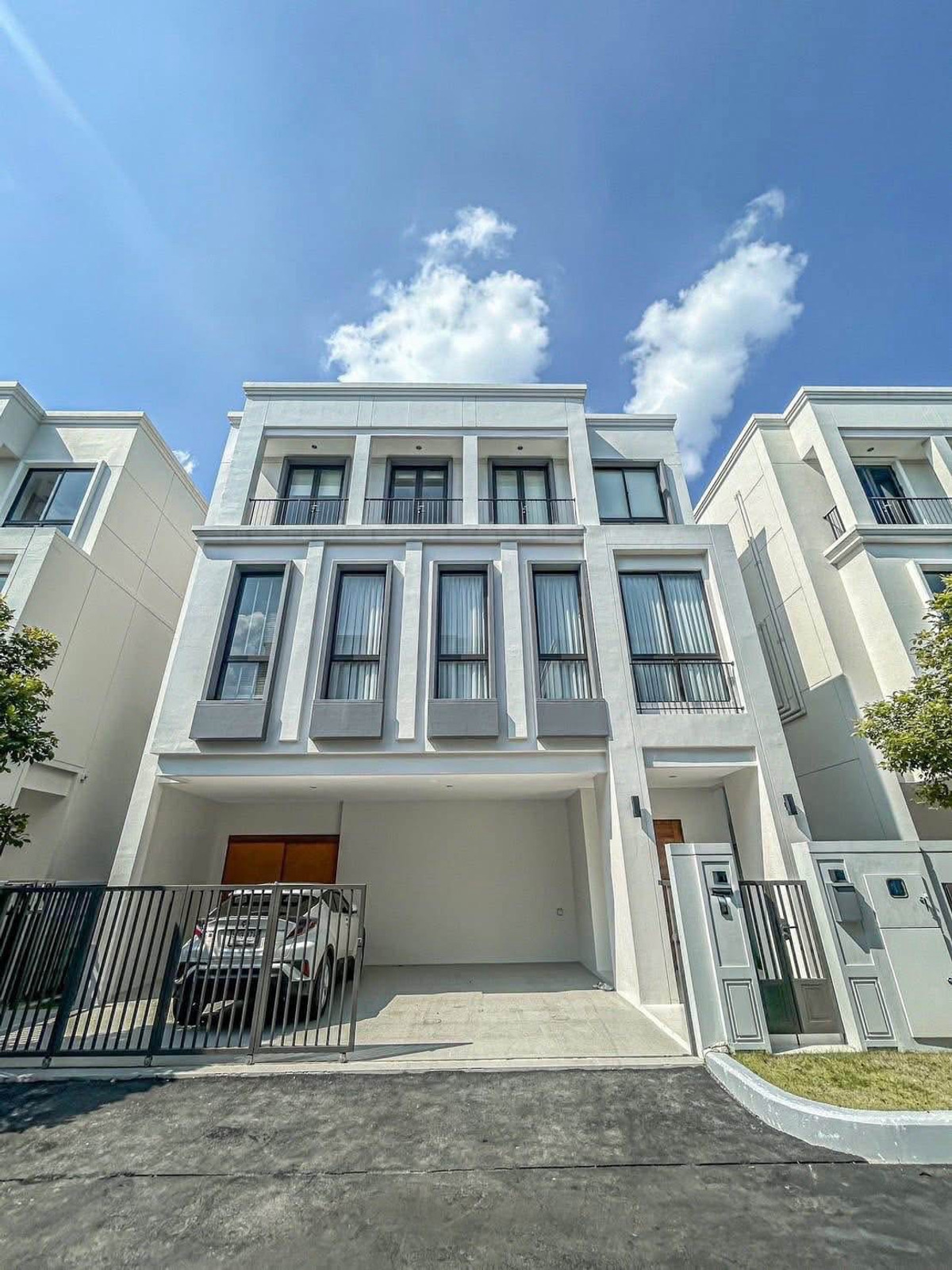 แอร์รี่ ศรีนครินทร์ - กรุงเทพกรีฑา / 5 ห้องนอน (ขายพร้อมผู้เช่า), AERIE Srinakarin - Krungthep Kreetha / 5 Bedrooms (SALE WITH TENENT) BZD146