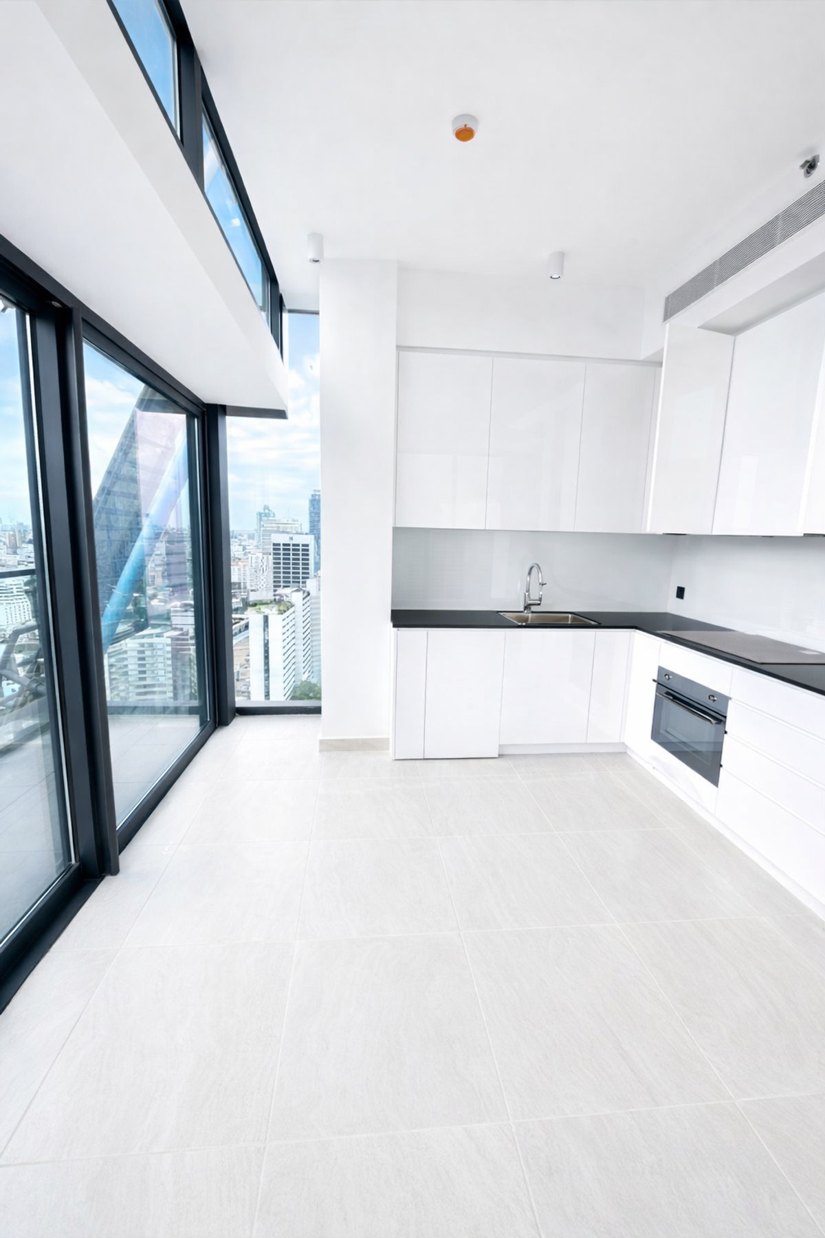 Tait Sathorn 12 / 2 Bedrooms (SALE WITH TENENT), เทตต์ สาทร ทเวลฟ์ / 2 ห้องนอน (ขายพร้อมผู้เช่า) PT068