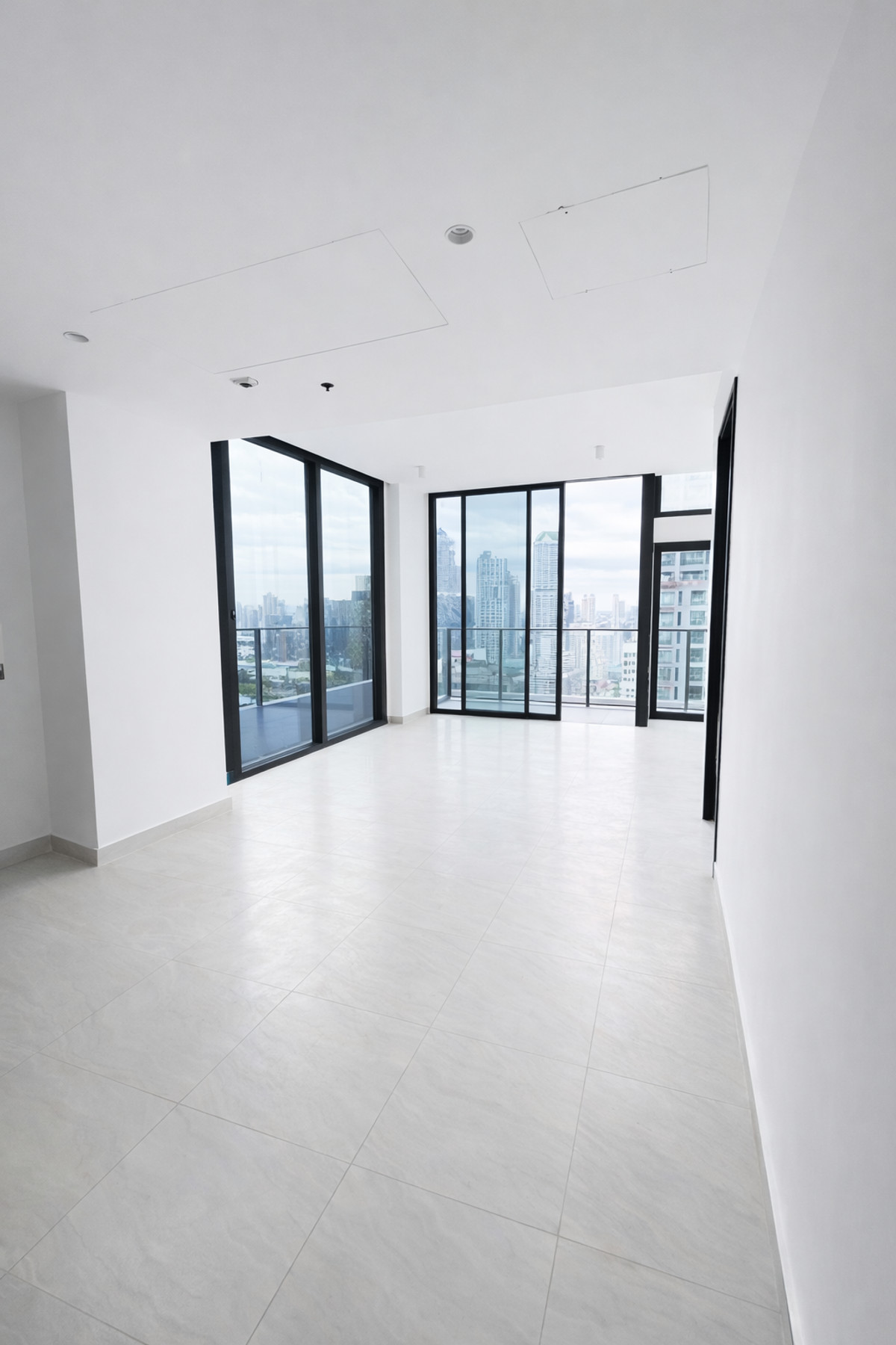 Tait Sathorn 12 / 2 Bedrooms (SALE WITH TENENT), เทตต์ สาทร ทเวลฟ์ / 2 ห้องนอน (ขายพร้อมผู้เช่า) PT068