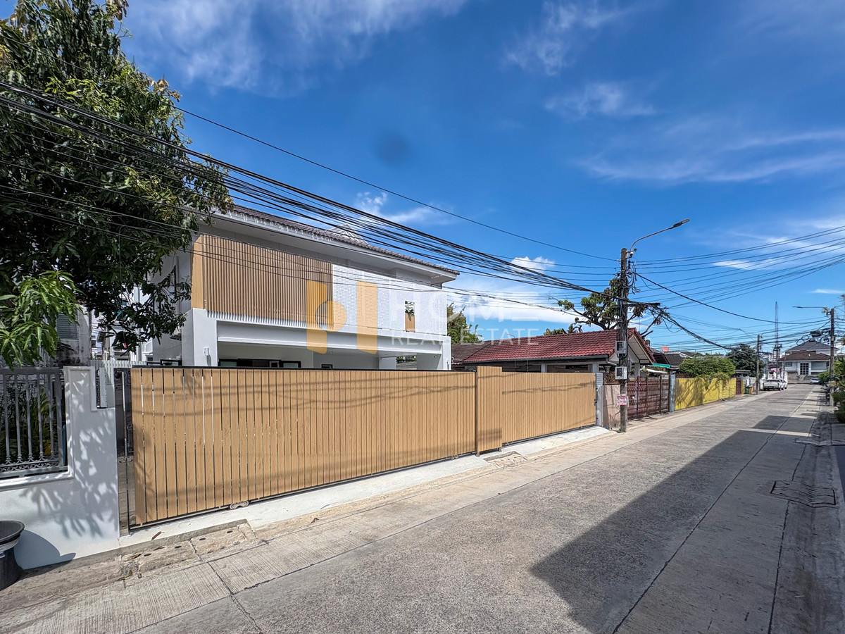 ขายบ้านพร้อมที่ดิน รัชดานิเวศน์ 14 / 4 ห้องนอน (ขายและเช่า), House and land Ratchada Niwet 14 / 4 Bedrooms (SALE & AVAILABLE) TPM341