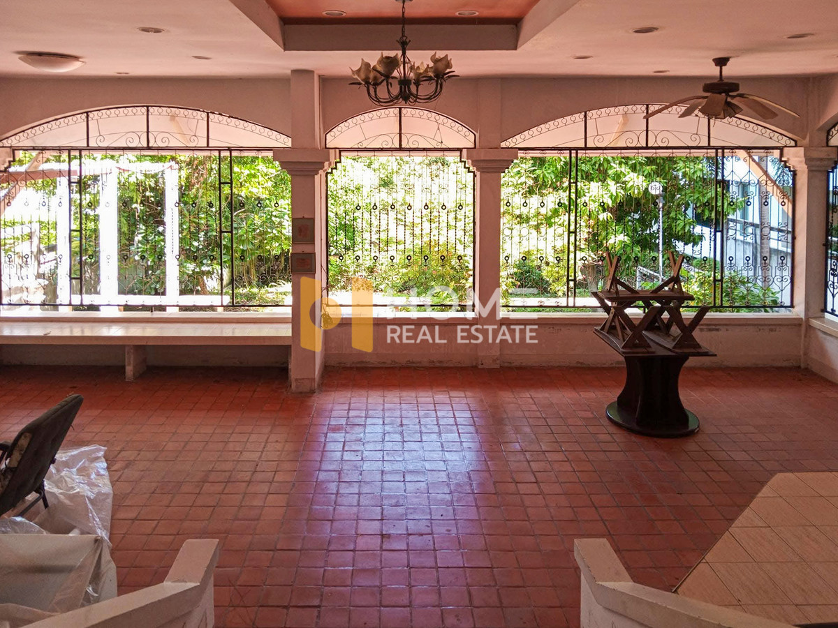 ที่ดินพร้อมบ้านติดทะเล 1 ไร่ซอย 14 ต.บางพระ อ.ศรีราชา จ.ชลบุรี /(ขาย), Land with a house next to the sea 1 rai Soi 14 Bang Phra Sub Si Racha Dist Chonburi /(FOR SALE) YEAN127