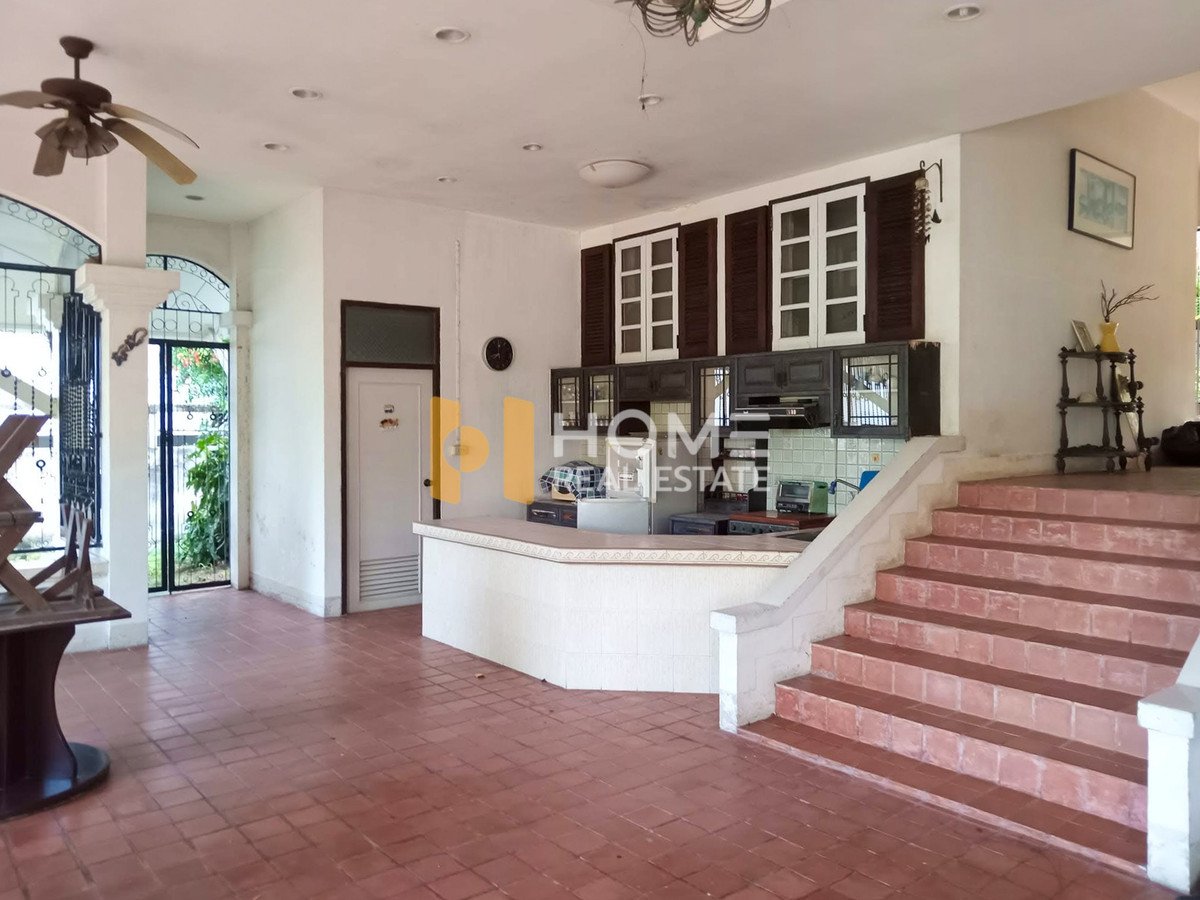 ที่ดินพร้อมบ้านติดทะเล 1 ไร่ซอย 14 ต.บางพระ อ.ศรีราชา จ.ชลบุรี /(ขาย), Land with a house next to the sea 1 rai Soi 14 Bang Phra Sub Si Racha Dist Chonburi /(FOR SALE) YEAN127