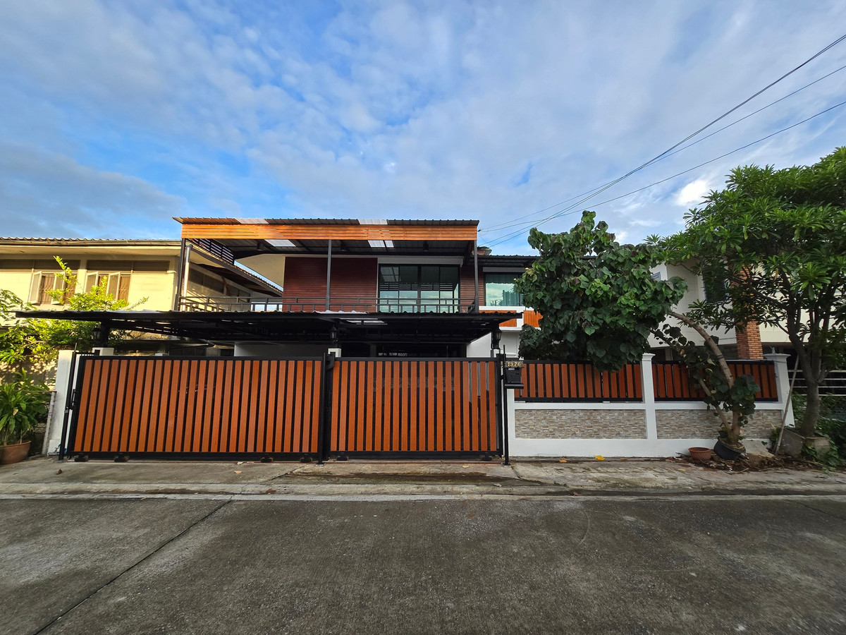 บ้านเดี่ยว ซอยศรีบูรพา 9 / 3 ห้องนอน (เช่า), Detached House Soi Sriburapha 9 / 3 Bedrooms (FOR RENT) FAHS018