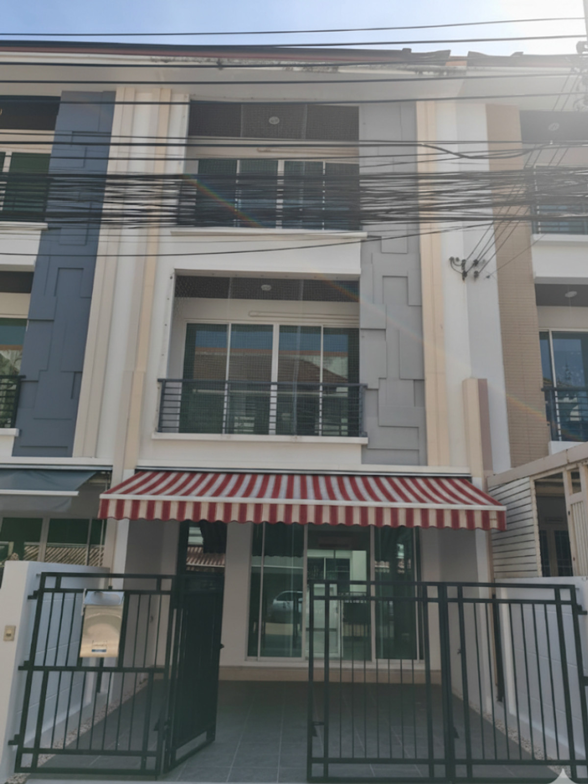 บ้านกลางเมือง ลาดพร้าว 87 / 3 ห้องนอน (ขาย), Baanklangmuang Ladprao 87 / 3 Bedrooms (FOR SALE) FAHS032