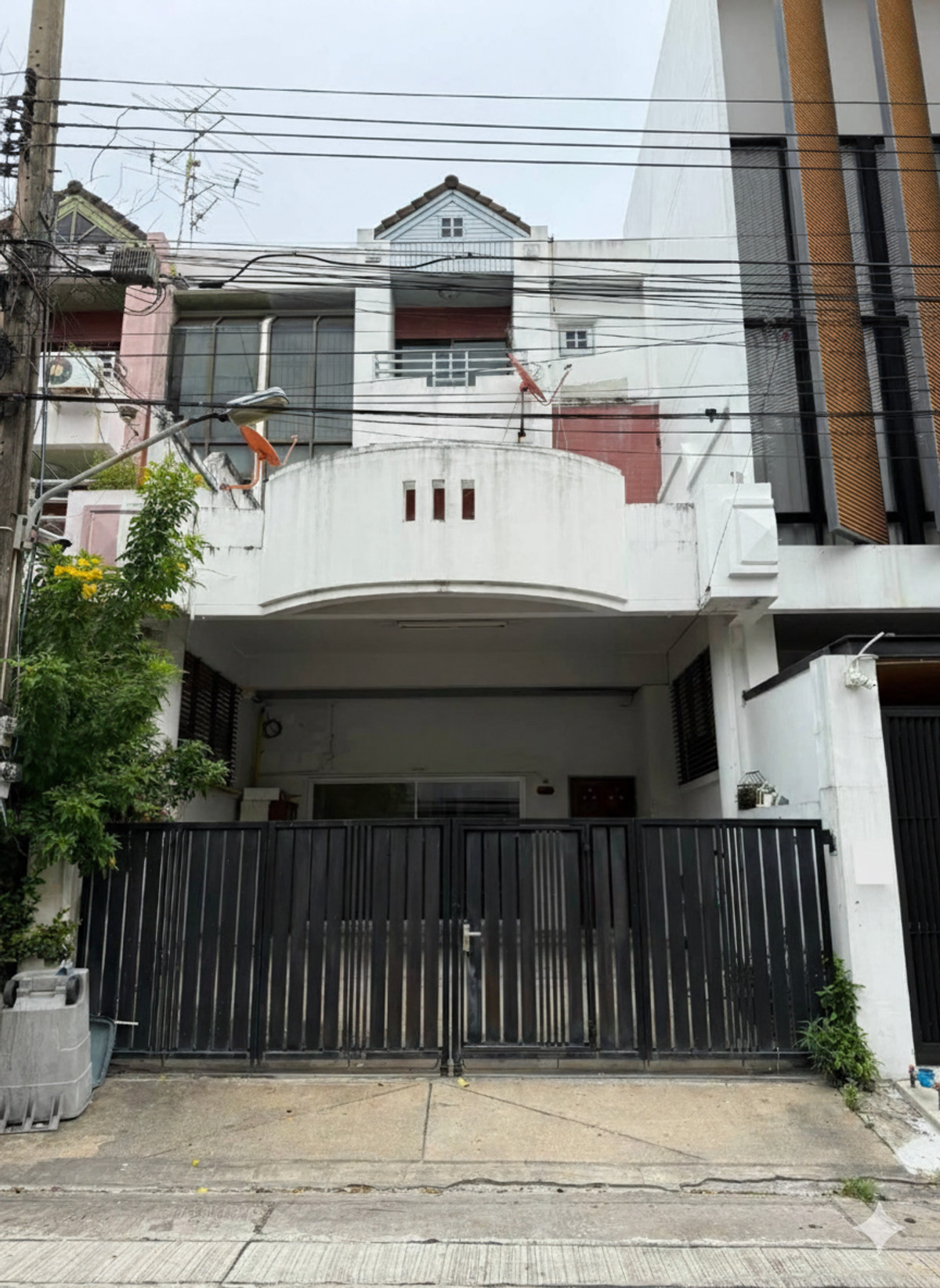 ทาวน์เฮ้าส์ หมู่บ้านศรีวรา ทาวน์อินทาวน์ / 4 ห้องนอน (ขาย), Townhouse Srivara Town in Town / 4 Bedrooms (FOR SALE) JANE033