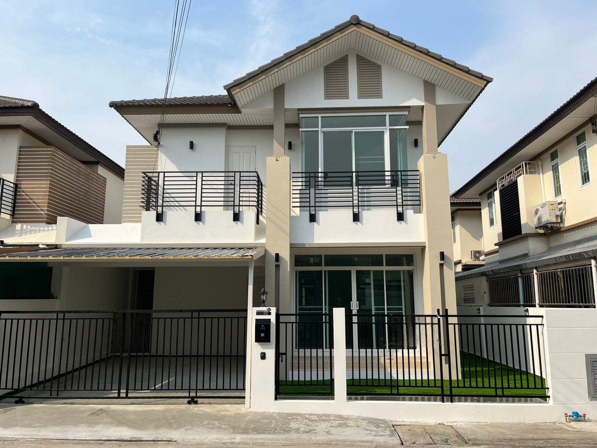 บ้านแฝด หมู่บ้านชิชากร 2 / 3 ห้องนอน (ขาย), Semi - detached house Chichakorn Village 2 / 3 Bedrooms (FOR SALE) AOM082
