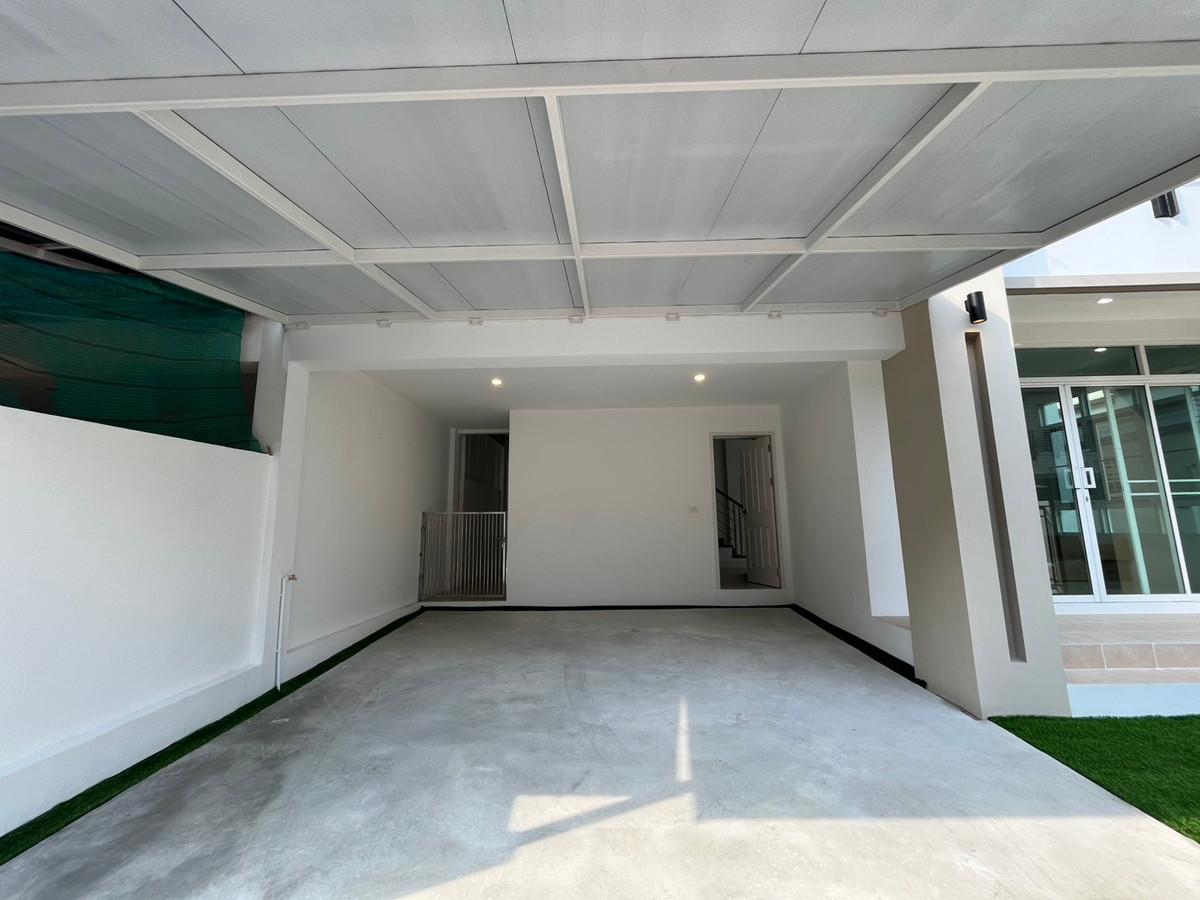 บ้านแฝด หมู่บ้านชิชากร 2 / 3 ห้องนอน (ขาย), Semi - detached house Chichakorn Village 2 / 3 Bedrooms (FOR SALE) AOM082