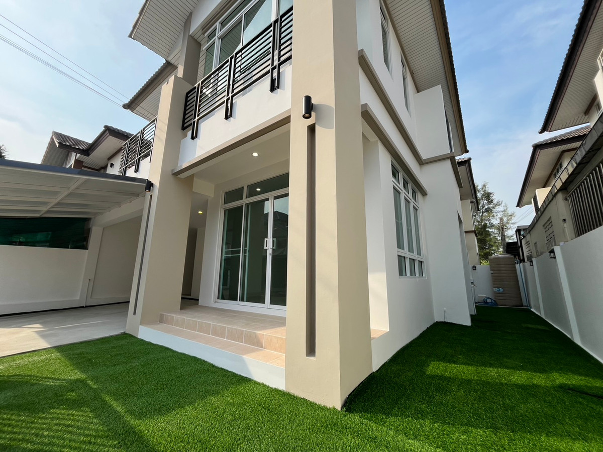 บ้านแฝด หมู่บ้านชิชากร 2 / 3 ห้องนอน (ขาย), Semi - detached house Chichakorn Village 2 / 3 Bedrooms (FOR SALE) AOM082