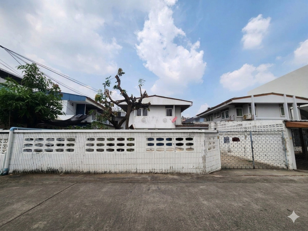 ที่ดินพร้อมสิ่งปลูกสร้าง พระราม 9 ซอย 43 / (ขาย), Land with buildings Rama 9 Soi 43 / (FOR SALE) JANE014