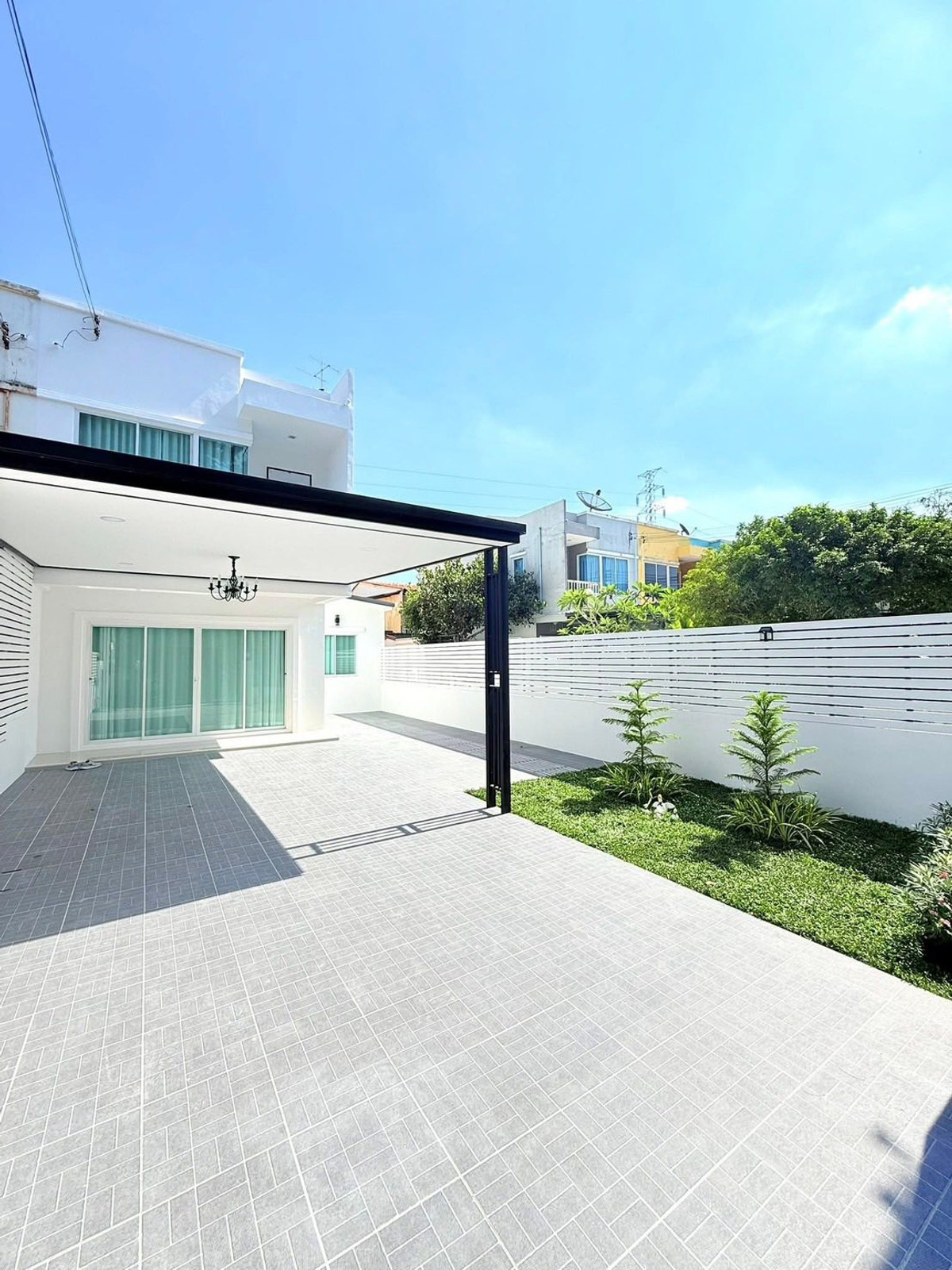 ทาวน์โฮม หมู่บ้านรัตนากรวิลเลจ 10 / 3 ห้องนอน (ขาย), Townhome Rattanakon Village 10 / 3 Bedrooms (FOR SALE) BEWN117