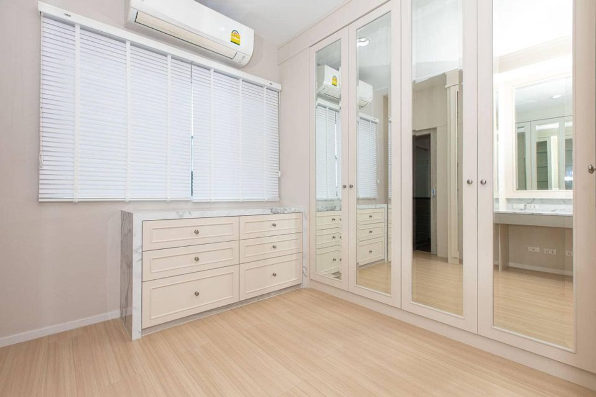 ทาวน์โฮม บ้านกลางเมือง สุขุมวิท 77 / 2 ห้องนอน (ขายพร้อมผู้เช่า), Townhome Baan Klang Muang Sukhumvit 77 / 2 Bedrooms (SALE WITH TENENT) FON249