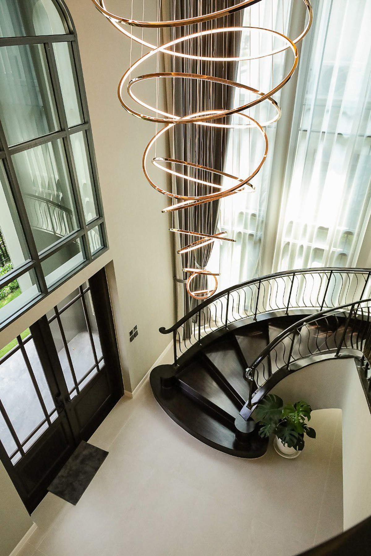 แกรนด์ บางกอก บูเลอวาร์ด กรุงเทพกรีฑา / 5 ห้องนอน (เช่า), Grand Bangkok Boulevard Krungthepkreetha / 5 Bedrooms (FOR RENT) BZD166