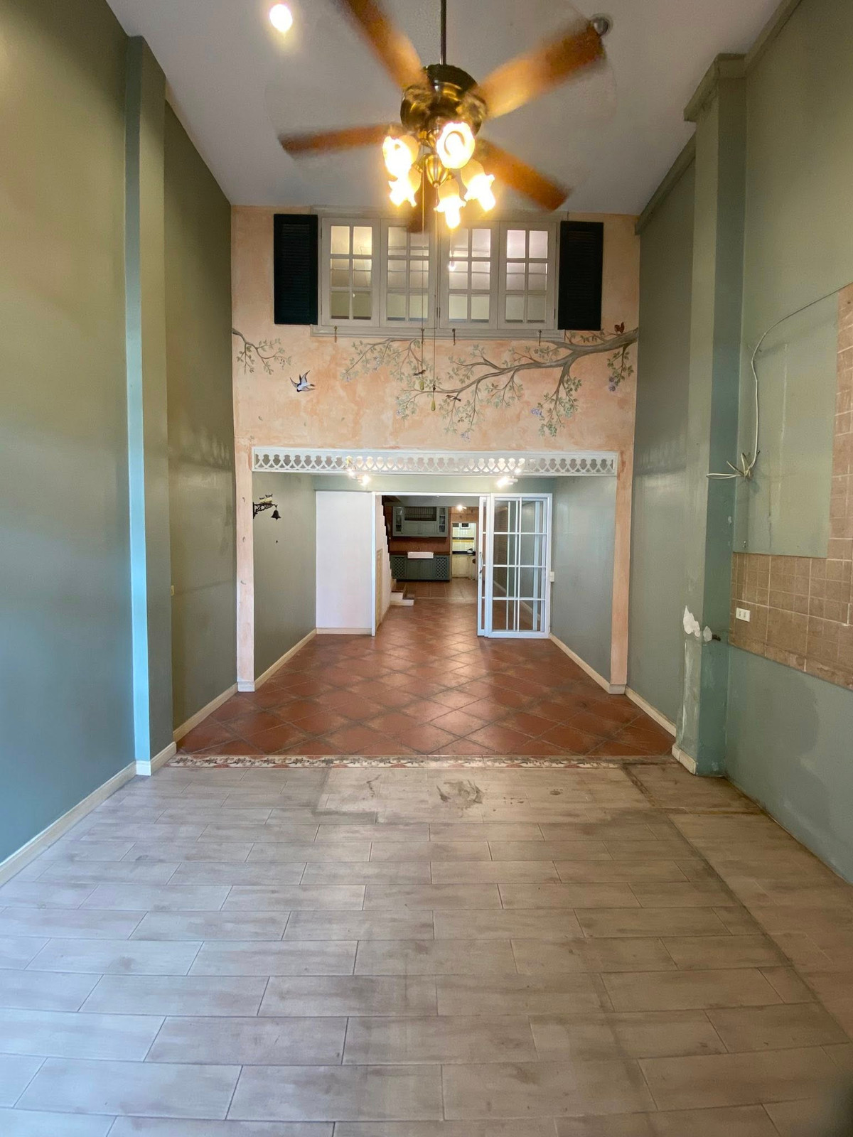 อาคารพาณิชย์ ถนนศรีนครินทร์ / 4 ชั้น (ขาย), Commercial Building Srinakarin Road / 4 Floors (FOR SALE) YOK109