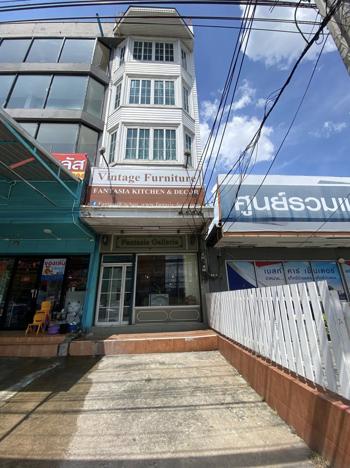 อาคารพาณิชย์ ถนนศรีนครินทร์ / 4 ชั้น (เช่า), Commercial Building Srinakarin Road / 4 Floors (FOR RENT) YOK109