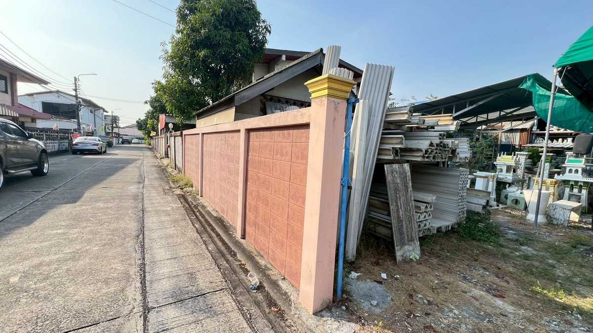 ที่ดิน ตรงข้ามตลาดปัฐวิกรณ์ ซอยนวมินทร์ 119 / (ขาย), Land Nawamin 119 Opposite Patthawikon Market / (FOR SALE) FAHS045