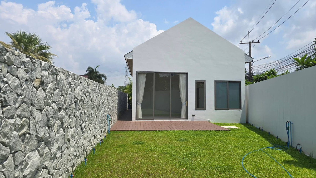 พลูวิลล่า พร้อมที่ดิน นอกโครงการ / 4 ห้องนอน (ขาย), Pool villa with Land outside of a housing project / 4 Bedrooms (FOR SALE) AM095