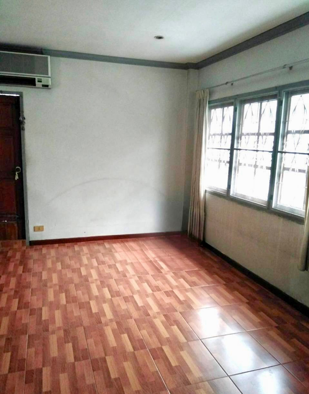 บ้านพร้อมที่ดิน หมู่บ้านรุ่งเจริญ ซอยวชิรธรรมสาธิต 21 / 6 ห้องนอน (ขาย), House With Land Rung Charoen Village Soi Wachiratham Sathit 21 / 6 Bedrooms (FOR SALE) GNG049