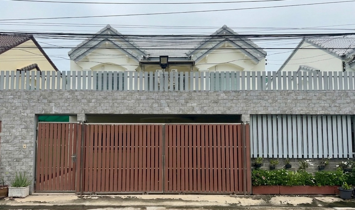 หมู่บ้านรังสิยา ซอยอุมสุข 58 / 6 ห้องนอน (ขาย), Rangsiya Village Udomsuk Soi 58  / 6 Bedrooms (FOR SALE) GNG024