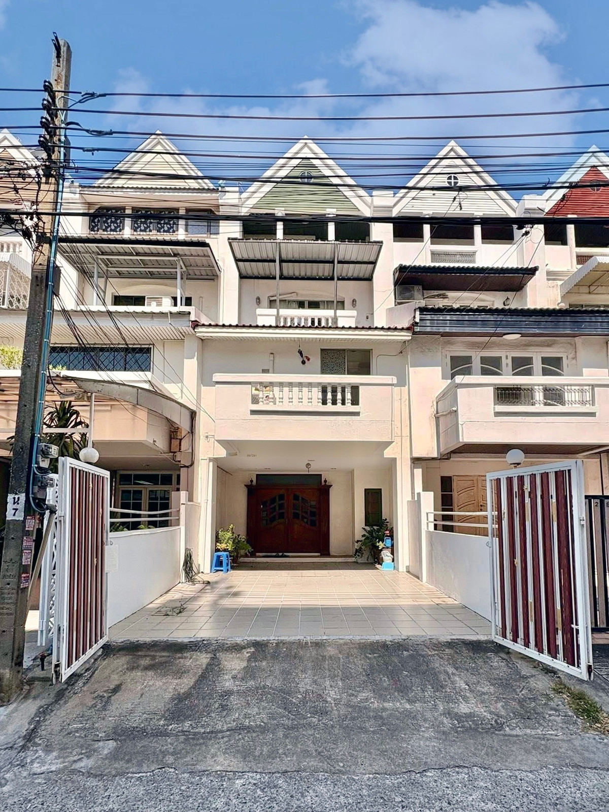 ทาวน์โฮม 4 ชั้น ใกล้ SRT สายสีแดง วัดเสมียนนารี / 4 ห้องนอน (ขาย), 4-story Townhome Near SRT Red Line Wat Semian Nari / 4 Bedrooms (FOR SALE) BNS017