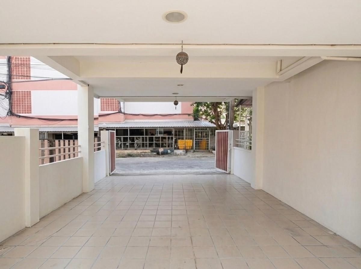 ทาวน์โฮม 4 ชั้น ใกล้ SRT สายสีแดง วัดเสมียนนารี / 4 ห้องนอน (ขาย), 4-story Townhome Near SRT Red Line Wat Semian Nari / 4 Bedrooms (FOR SALE) BNS017
