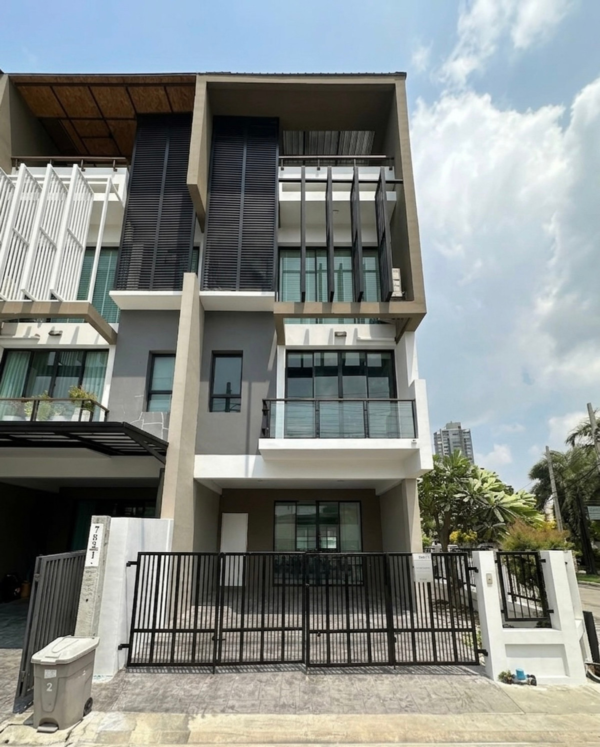 เบล็ส ทาวน์ สุขุมวิท 50 / 3 ห้องนอน (เช่า), Bless Town Sukhumvit 50 / 3 Bedrooms (FOR RENT) GNG045