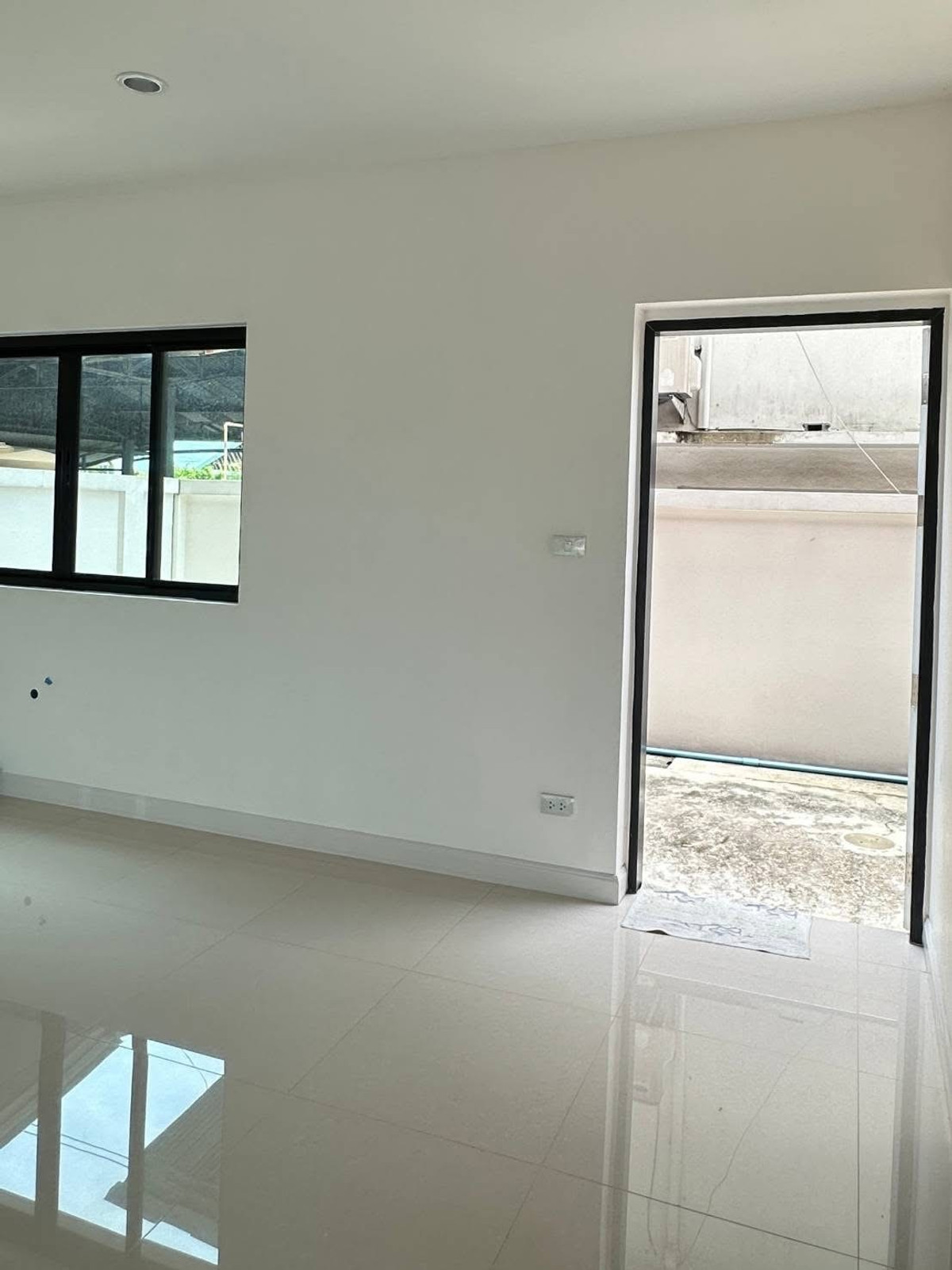 ทาวน์โฮม นวมินทร์ 70 แยก 6 / 3 ห้องนอน (ขาย), Townhome Nawamin 70 Soi 6 / 3 Bedrooms (FOR SALE) MNT013