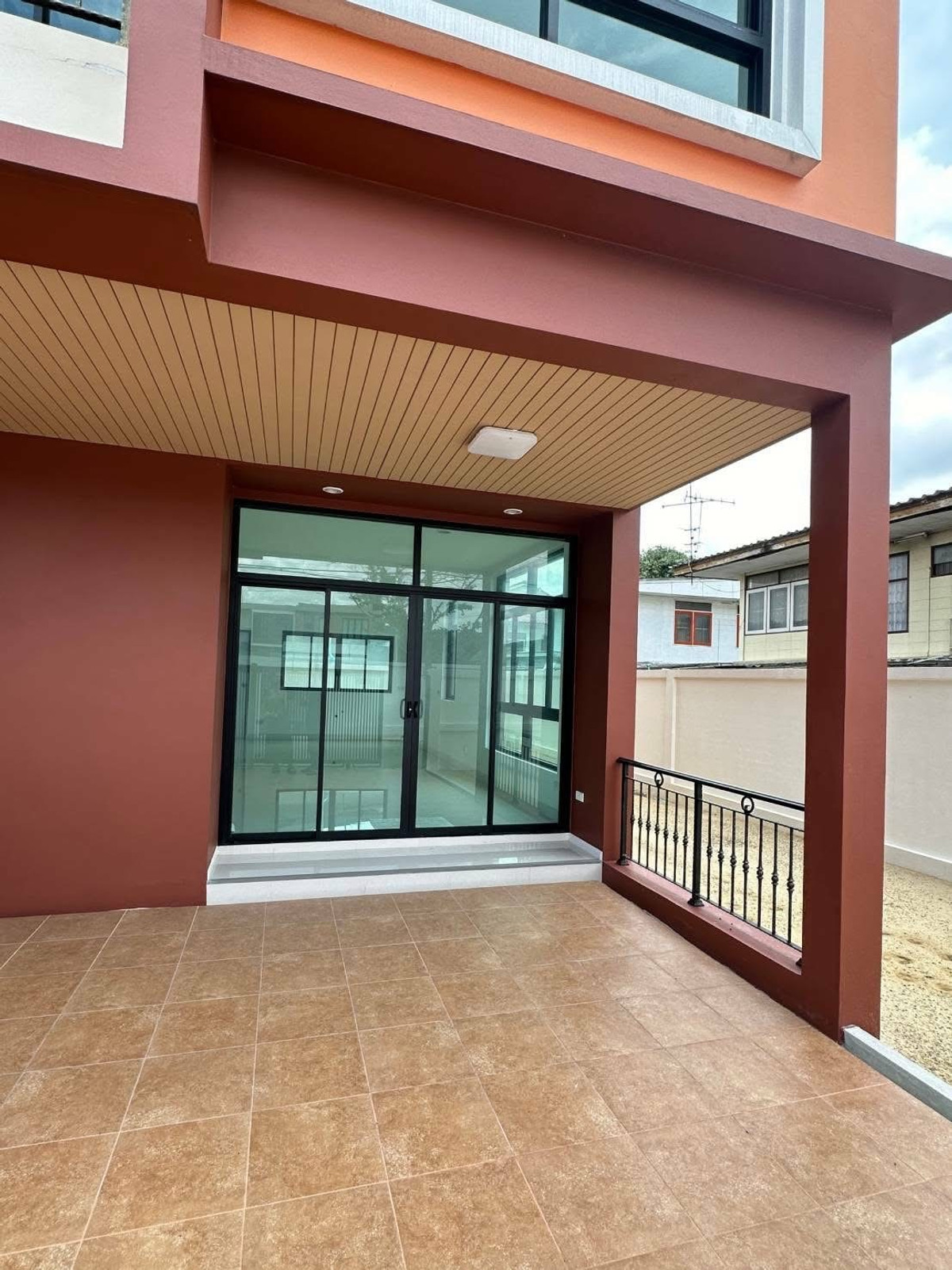 ทาวน์โฮม นวมินทร์ 70 แยก 6 / 3 ห้องนอน (ขาย), Townhome Nawamin 70 Soi 6 / 3 Bedrooms (FOR SALE) MNT012