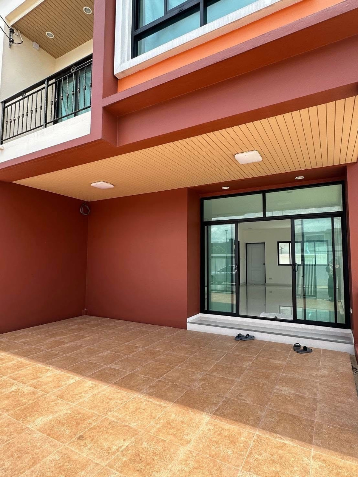 ทาวน์โฮม นวมินทร์ 70 แยก 6 / 3 ห้องนอน (ขาย), Townhome Nawamin 70 Soi 6 / 3 Bedrooms (FOR SALE) MNT012