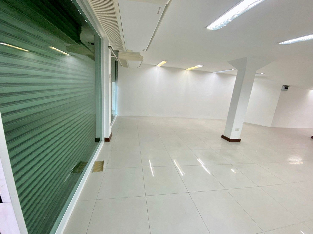 ตึกแถว ตรงข้าม MRT วงศ์สว่าง / 2 คูหา (ขาย), Commercial Building opposite MRT Wongsawang / 2 Units (FOR SALE) BNS024