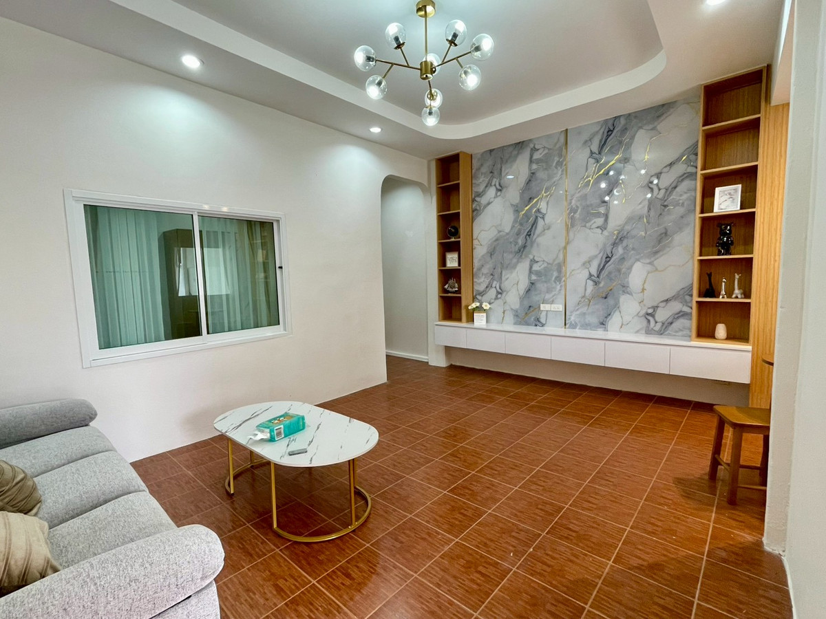 ผ่อนถูกกว่าเช่า! บ้านรีโนเวทใหม่ สุขุมวิท 43 🔥 ทาวน์เฮ้าส์ พัทยาเหนือ / 2 ห้องนอน (ขาย), Townhouse North Pattaya / 2 Bedrooms (FOR SALE) BEWN112