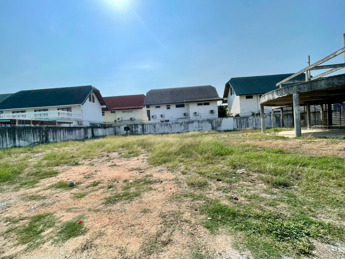 โอกาสทอง! หน้ากว้าง ติดถนนเลียบรถไฟ ใกล้มอเตอร์เวย์ 🔥 ที่ดิน 257 ตร.วา ติดถนนเลียบทางรถไฟ พัทยาเหนือ / (ขาย), Land 257 sq.wah next to the railway side road North Pattaya / (FOR SALE) BEWN124