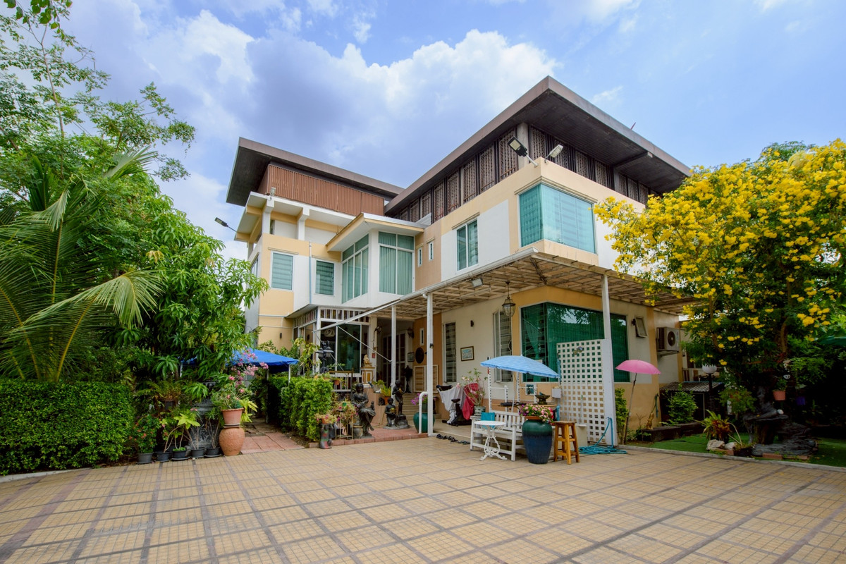 บ้านเดี่ยวนอกโครงการ นวมินทร์72 / 9 ห้องนอน (ขาย), Detached House Nawamin 72 / 9 Bedrooms (FOR SALE) MNT030